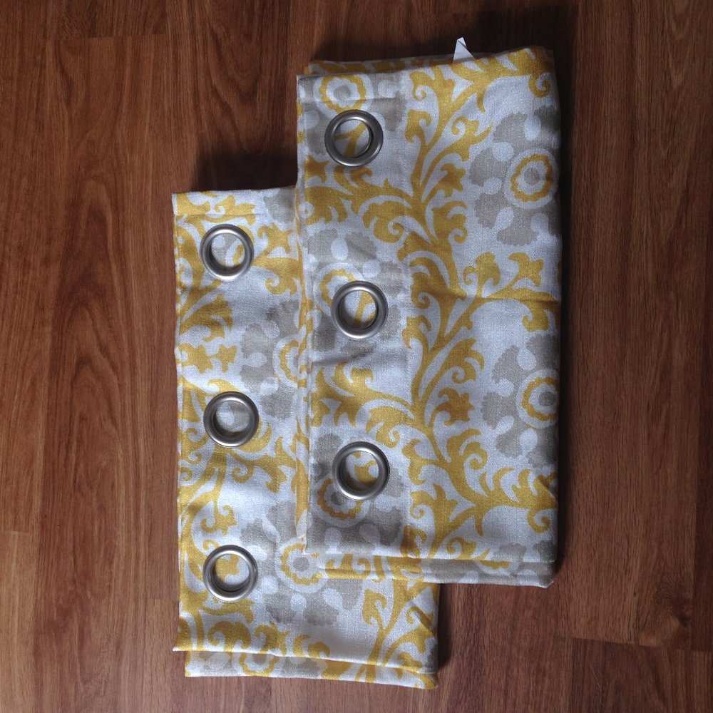 Set of 2 curtains